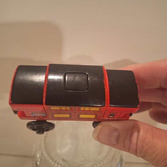 2012 Music Caboose Sodor Train Line Tested Works Red W Black Roof Wood Plastic - Picture 2 of 8